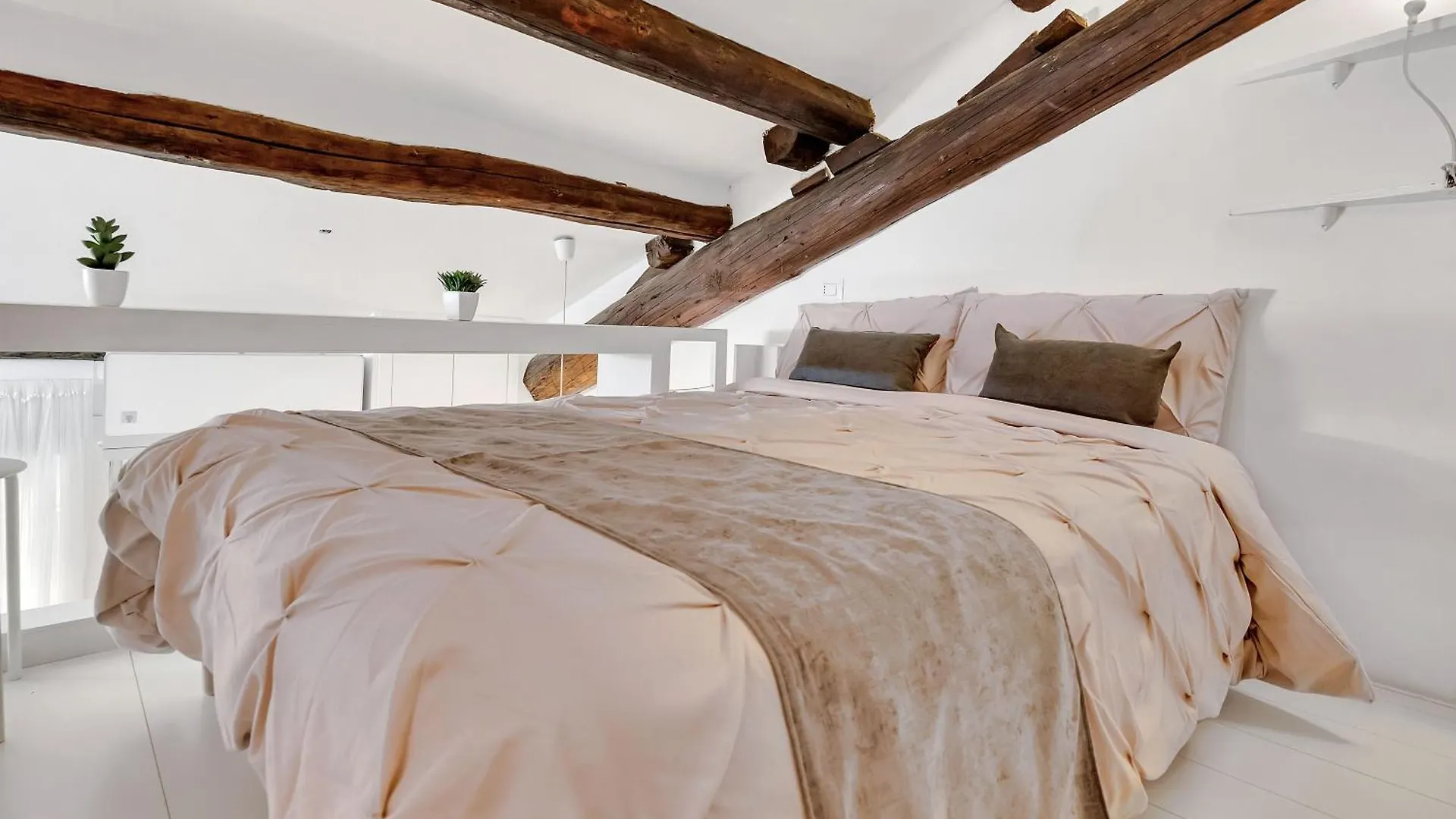 Arco Della Pace-Castello SforzescoExclusive Mini Loft Wifi Netflix Apartment Milan Italy